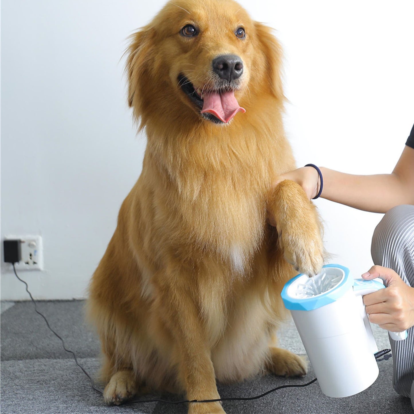 Portable Automatic Dog Paw Cleaner and Grooming Brush