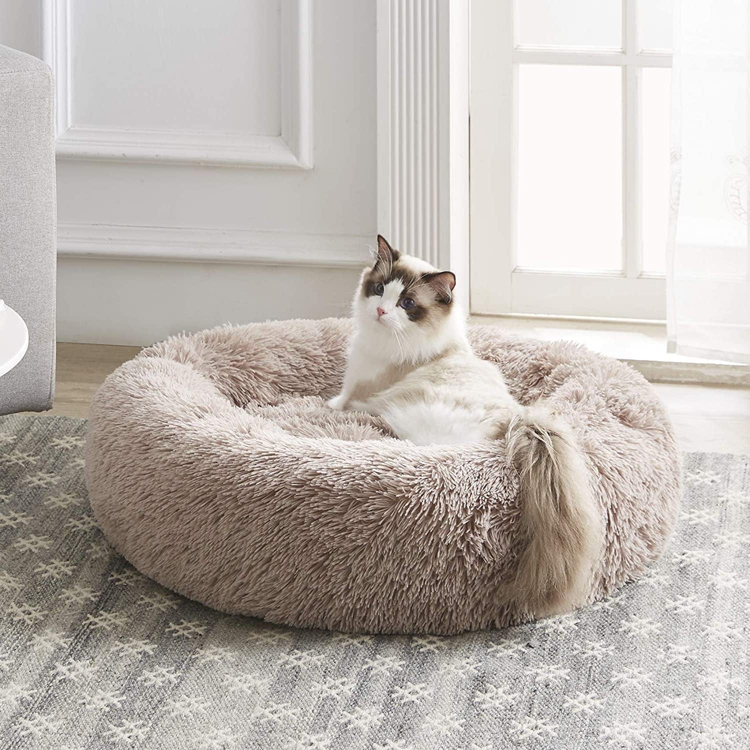 Faux Fur Donut Cuddler Pet Bed - Calming Anti-Anxiety Bed - Washable Round Bed (20", Brown)